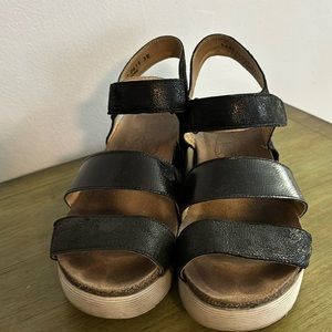 Platform sandals